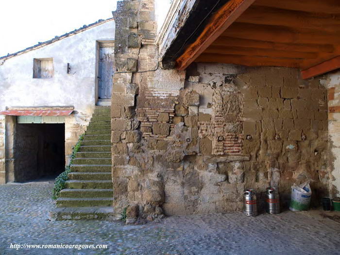 MURO DE LA NAVE Y BASE DEL LADO OESTE DE LA TORRE